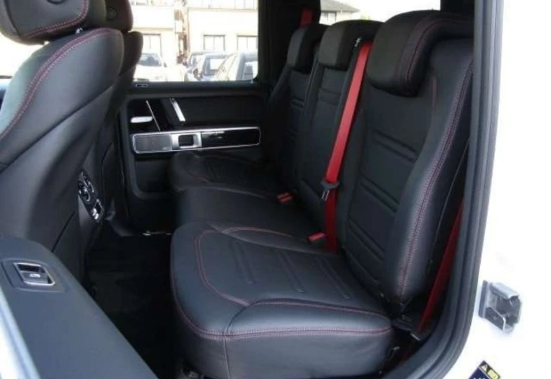 Mercedes G-class White