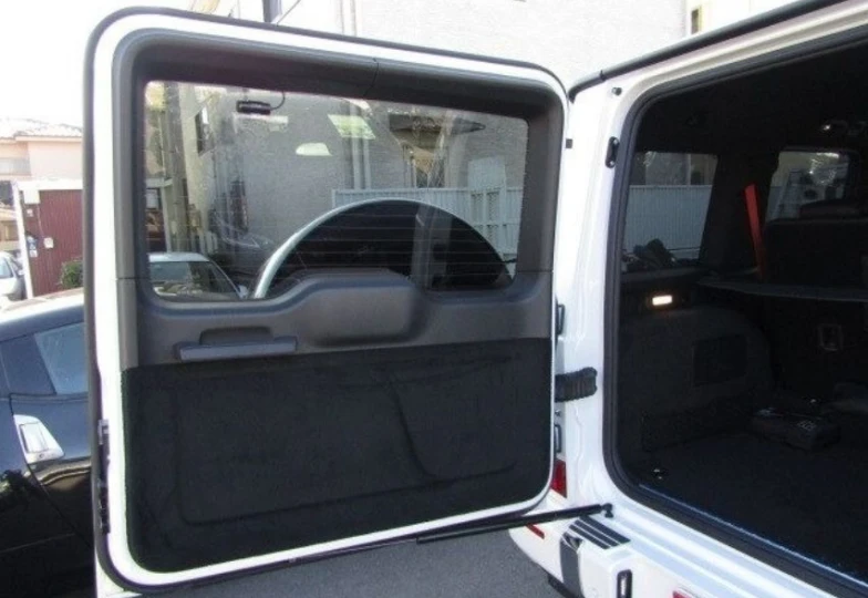 Mercedes G-class White