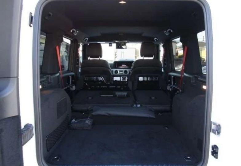 Mercedes G-class White