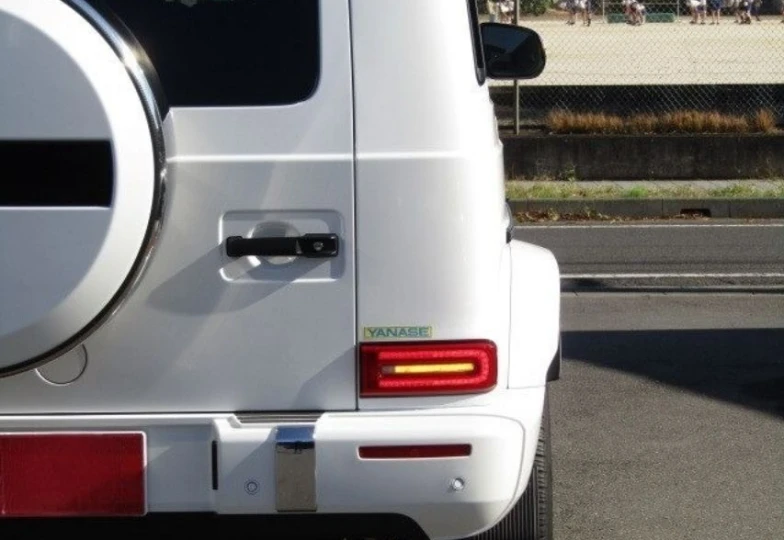 Mercedes G-class White