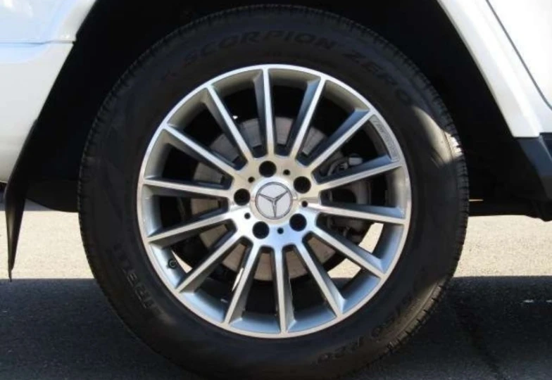 Mercedes G-class White