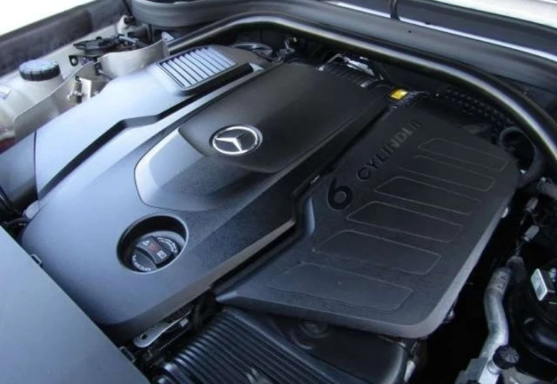 Mercedes G-class White