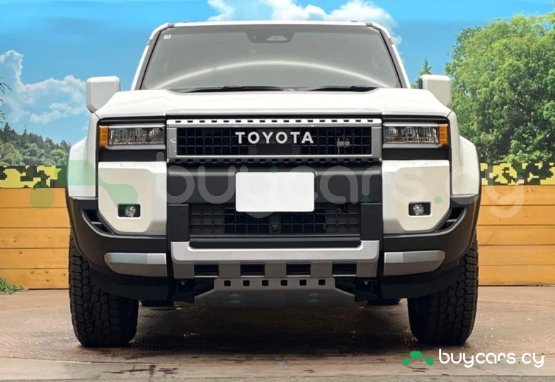 Toyota Land Cruiser White