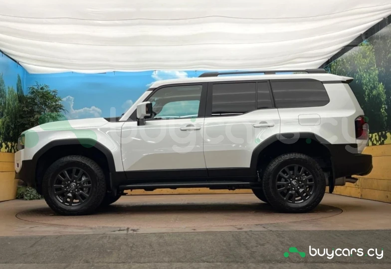 Toyota Land Cruiser White