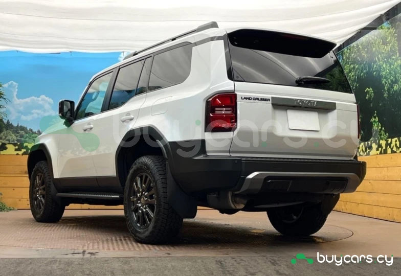 Toyota Land Cruiser White