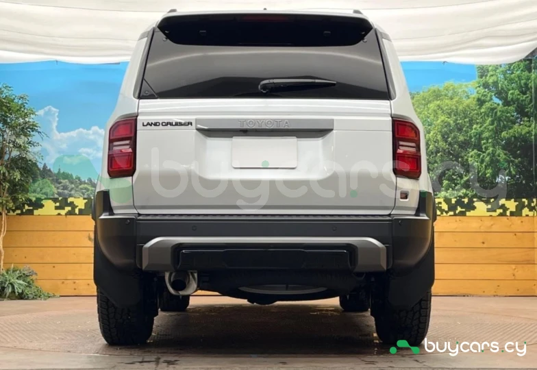 Toyota Land Cruiser White