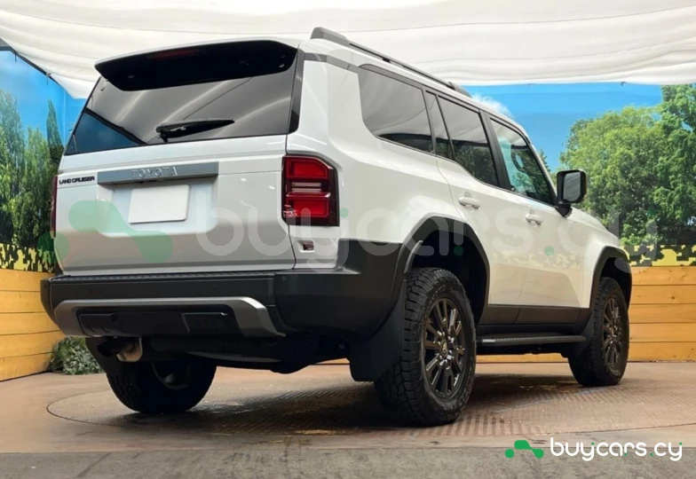 Toyota Land Cruiser White