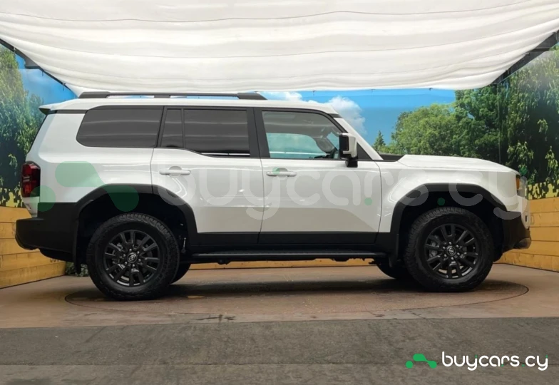 Toyota Land Cruiser White