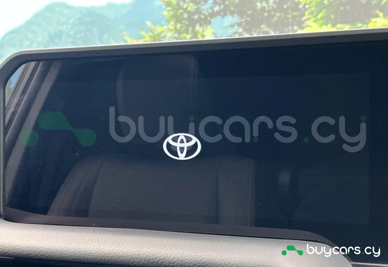 Toyota Land Cruiser White