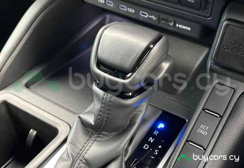 Toyota Land Cruiser White