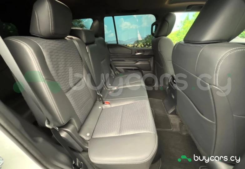 Toyota Land Cruiser White