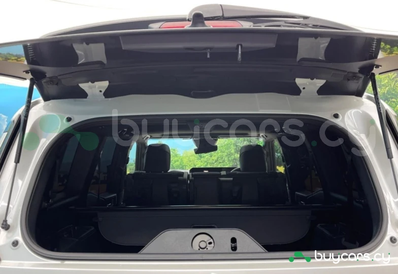 Toyota Land Cruiser White