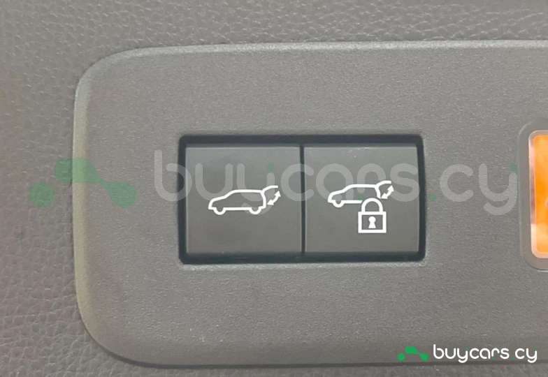 Toyota Land Cruiser White