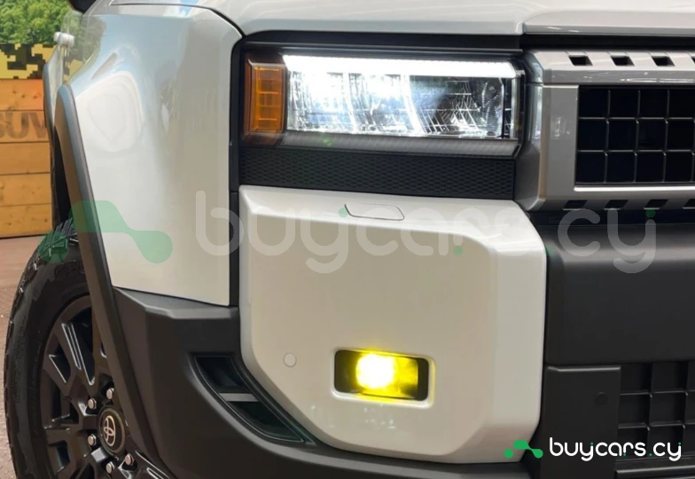 Toyota Land Cruiser White