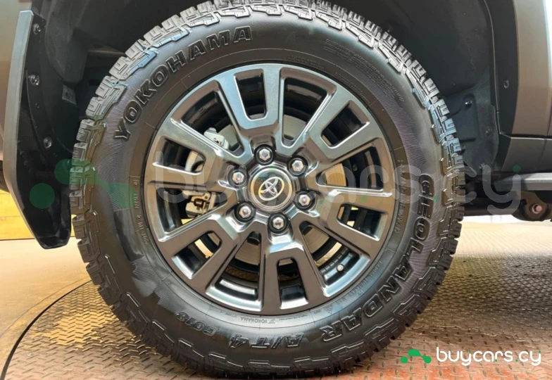 Toyota Land Cruiser White