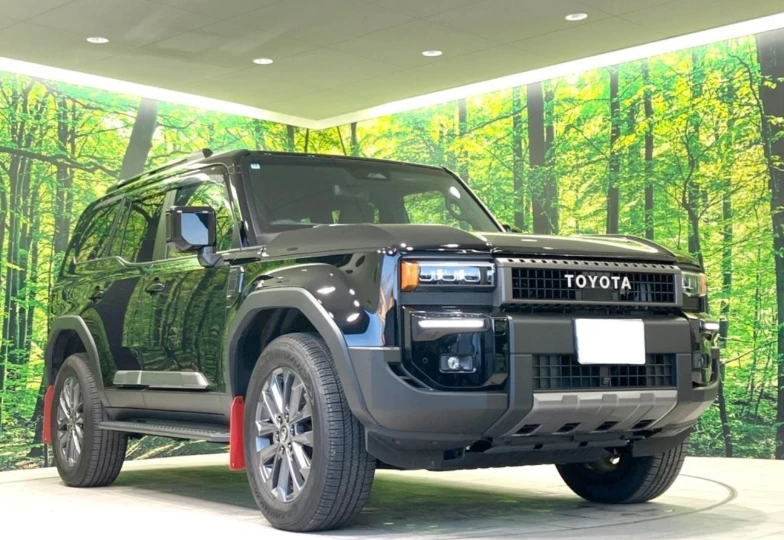Toyota Land Cruiser Black