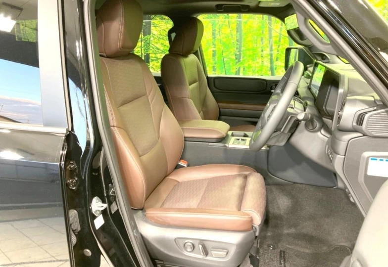 Toyota Land Cruiser Black