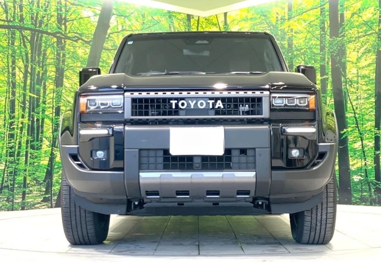 Toyota Land Cruiser Black