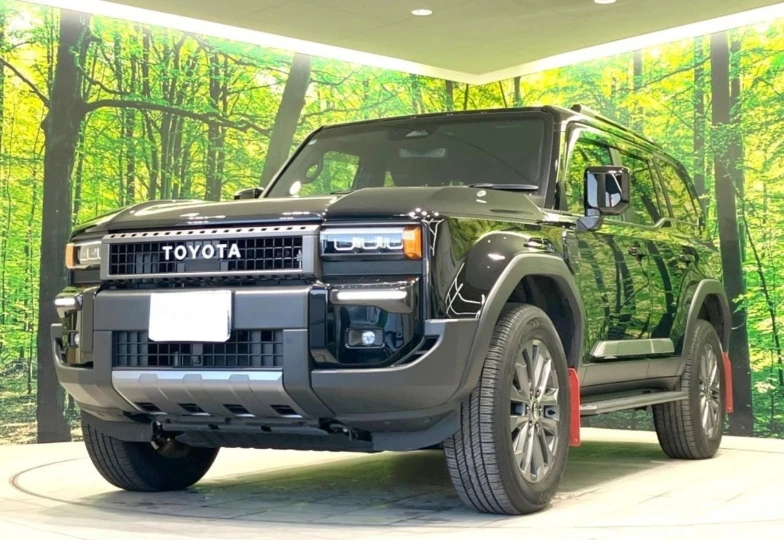 Toyota Land Cruiser Black