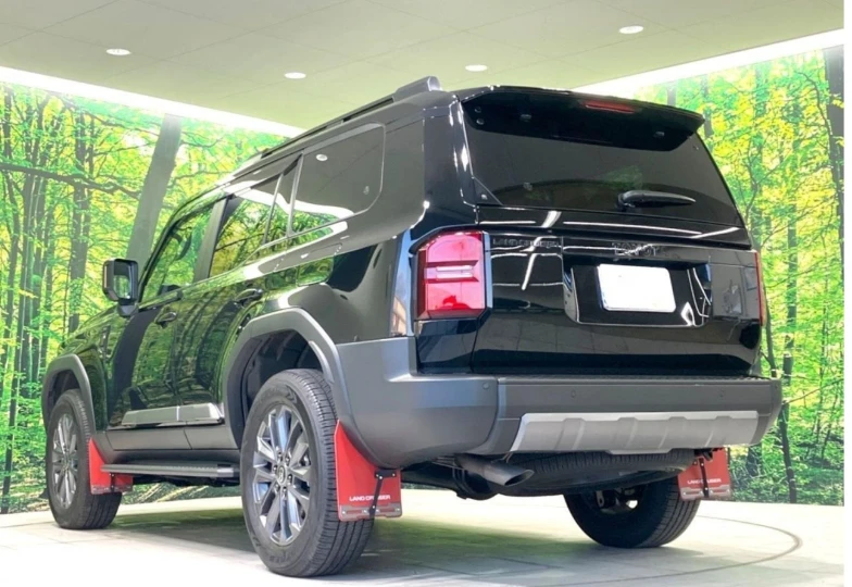 Toyota Land Cruiser Black