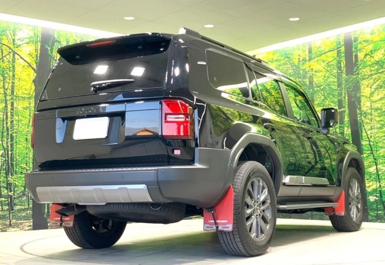 Toyota Land Cruiser Black