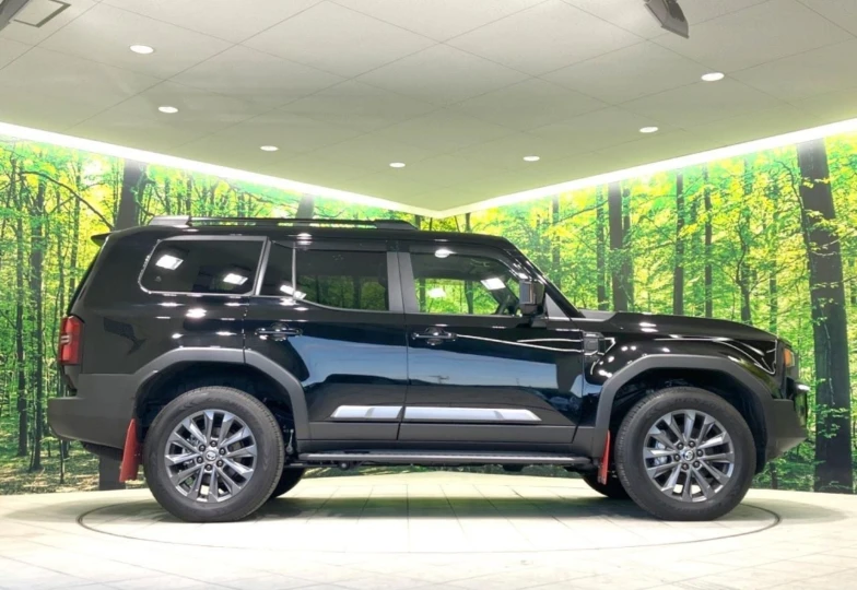 Toyota Land Cruiser Black