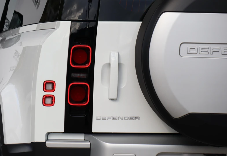Land Rover Defender , 2023 - 24