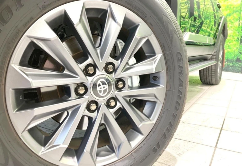 Toyota Land Cruiser Black