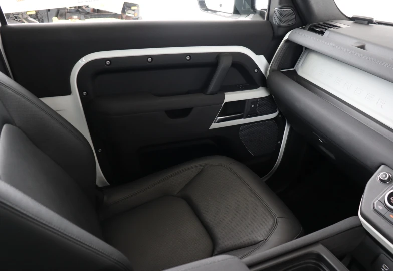 Land Rover Defender , 2023 - 6
