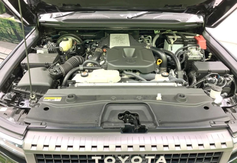 Toyota Land Cruiser Black