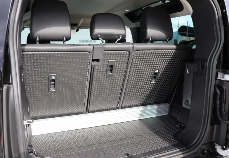 Land Rover Defender , 2023 - 26
