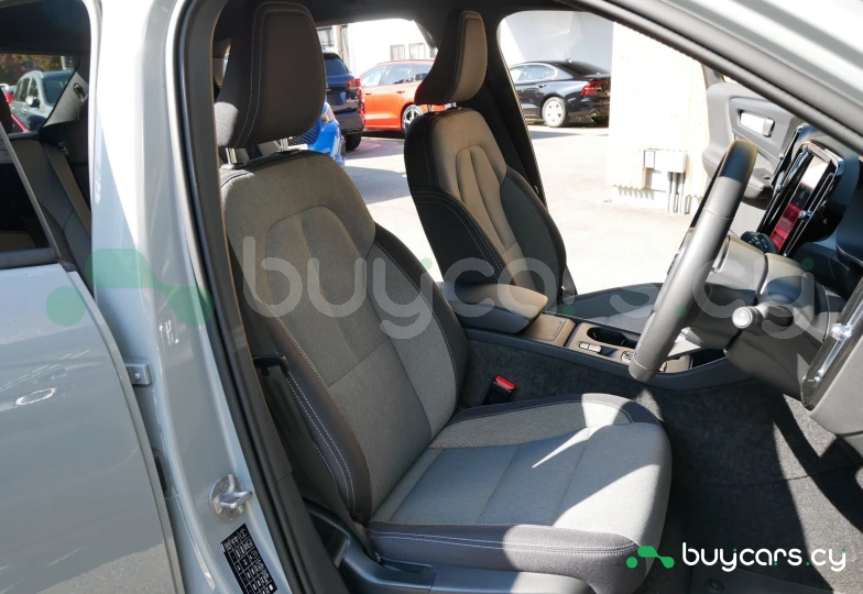 Volvo XC40 Серый