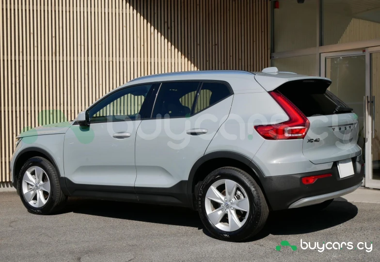 Volvo XC40 Серый