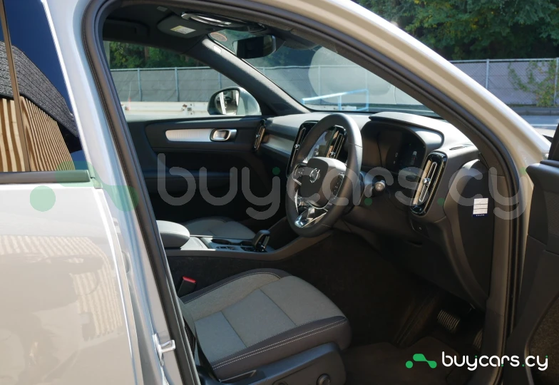 Volvo XC40 Серый