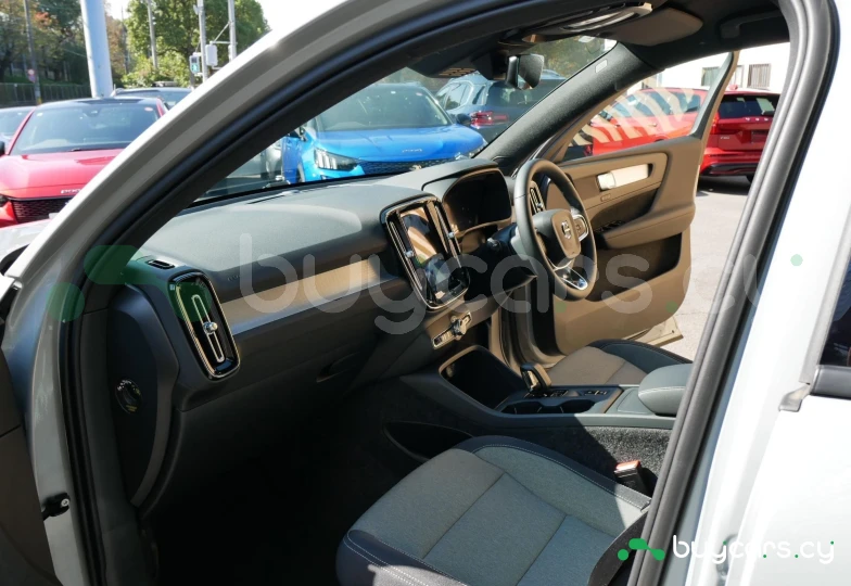 Volvo XC40 Серый