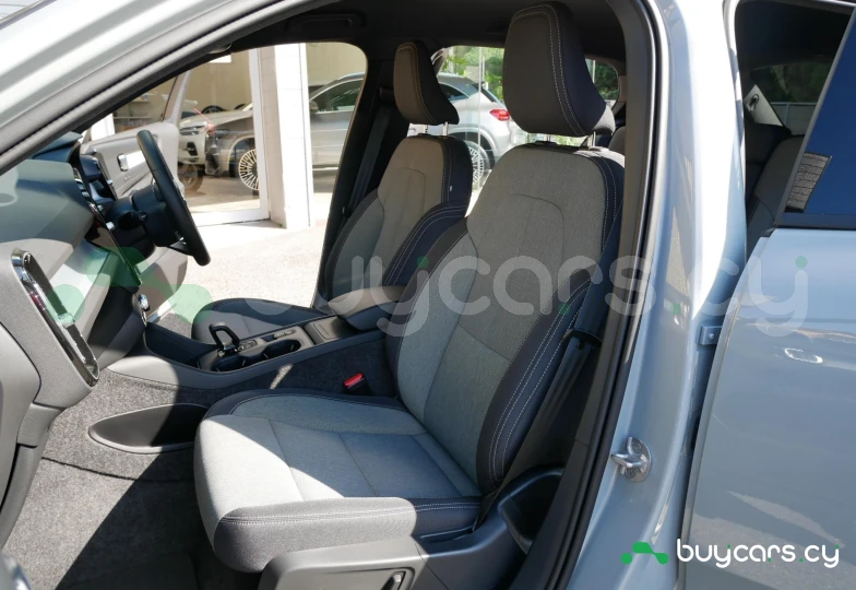 Volvo XC40 Серый