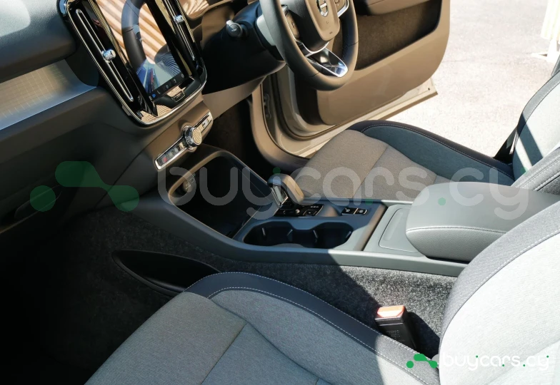 Volvo XC40 Серый