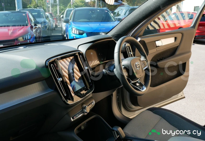 Volvo XC40 Серый