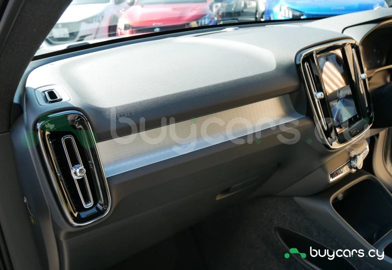 Volvo XC40 Серый