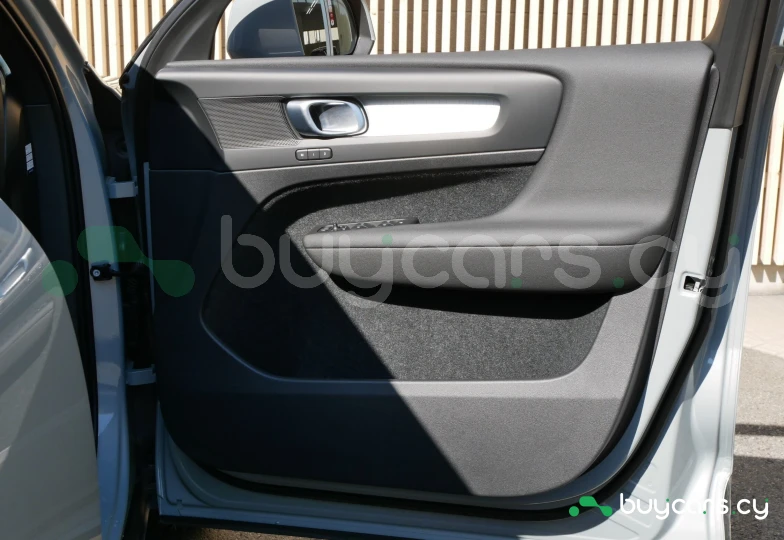 Volvo XC40 Серый