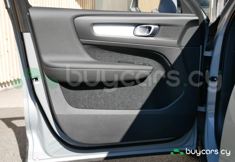 Volvo XC40 Серый