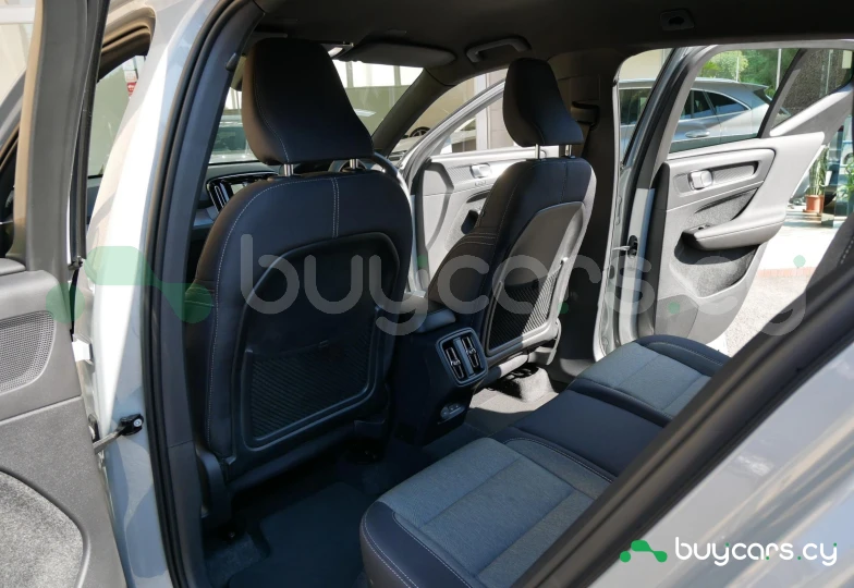 Volvo XC40 Серый