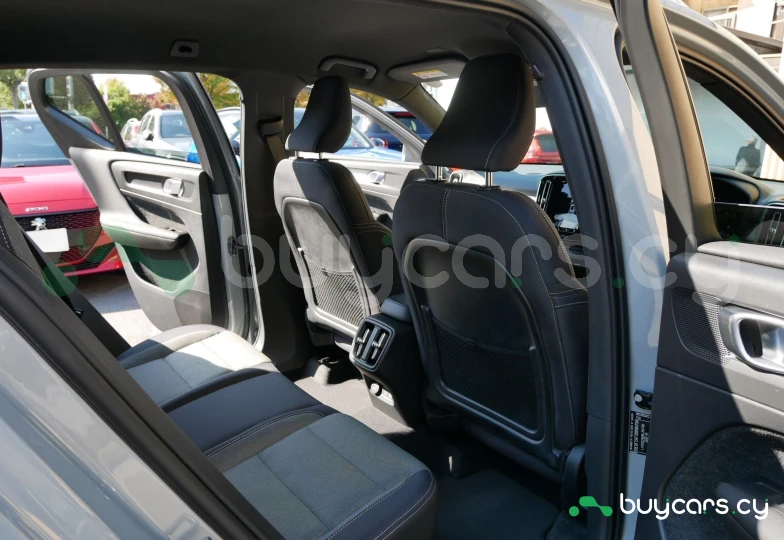 Volvo XC40 Серый