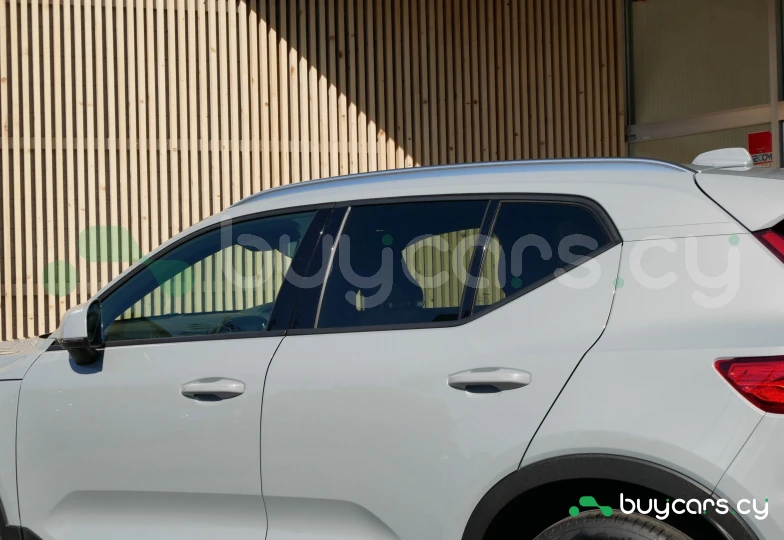 Volvo XC40 Серый