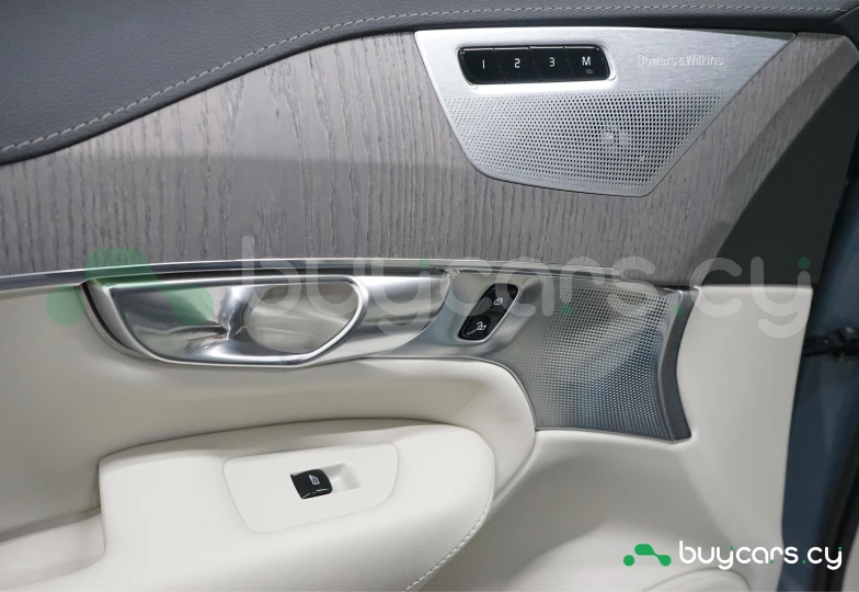 Volvo XC90 Серый