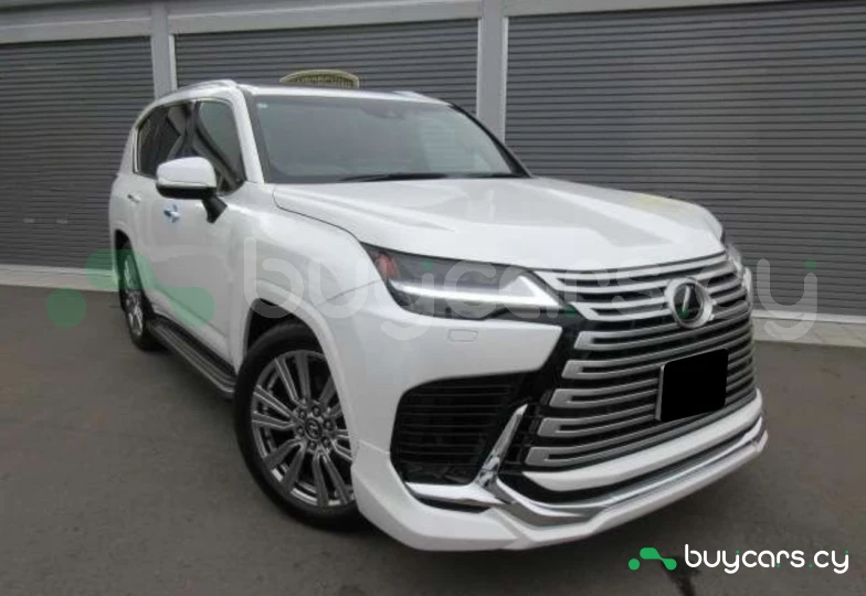 Lexus LX Белый