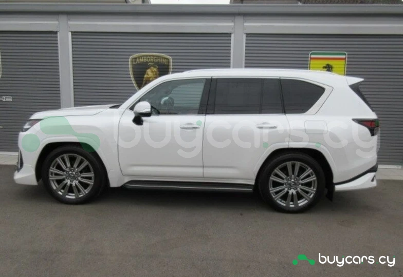 Lexus LX Белый