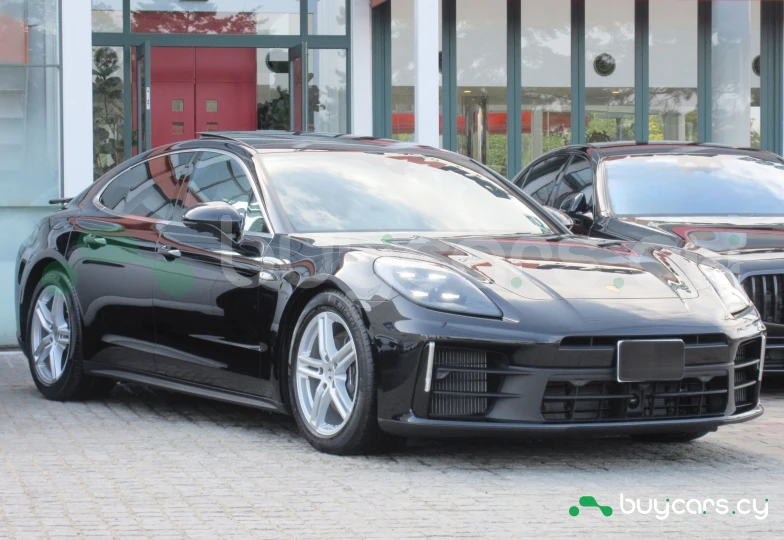 Porsche Panamera Черный