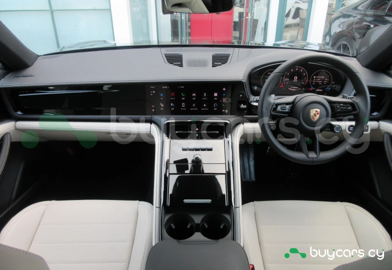 Porsche Panamera Черный