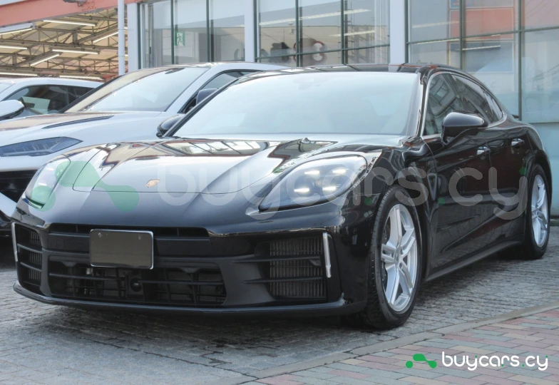 Porsche Panamera Черный